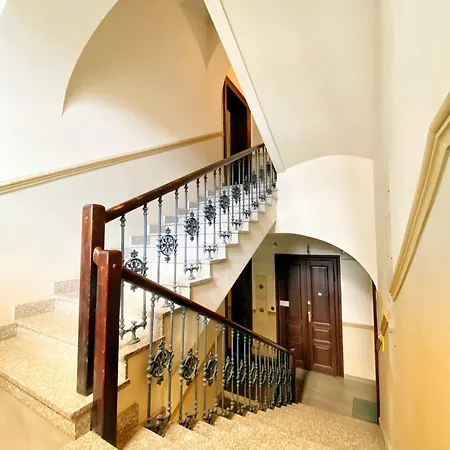 Apartment Sky Mirror Jacuzzi