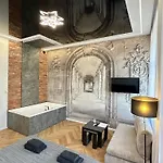 Sky Mirror Jacuzzi Апартаменты Краков