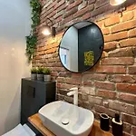 Sky Mirror Jacuzzi Апартаменты Краков